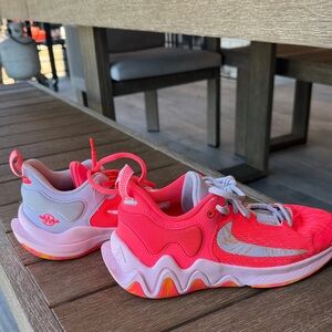 Nike Giannis Immortality 2, Big Kid/men size 5 basketball shoes